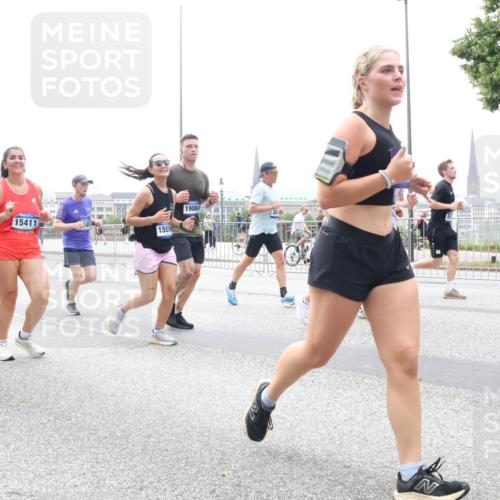 29.06.2025 - hella hamburg halbmarathon Lena Gebhardt http://msf.ph/oto/8377613 29.06.2025 10:49:21 Lombardsbrücke 15176, 15411, 15530, 19084, 20, 1525, 1625, 1805, 2067, 2160, 2395, 2527, 2541, 2668, 2713, 2927, 3070, 3086, 3183, 3215, 3232, 3253, 3383, 3943, 4403, 4525, 4527, 4589, 4769, 4809, 5106, 5118, 5463, 5479, 5480, 5551, 5552, 6015, 6191, 6437, 6566, 6979, 6989, 7062, 7301, 7305, 7339, 7650, 7931, 7936, 8549, 9245, 9261, 9341, 9359, 10033, 10038, 10081, 10130, 10333, 10479, 10782, 10785, 11000, 11031, 11192, 11558, 11631, 12388 meine-sportfotos.de