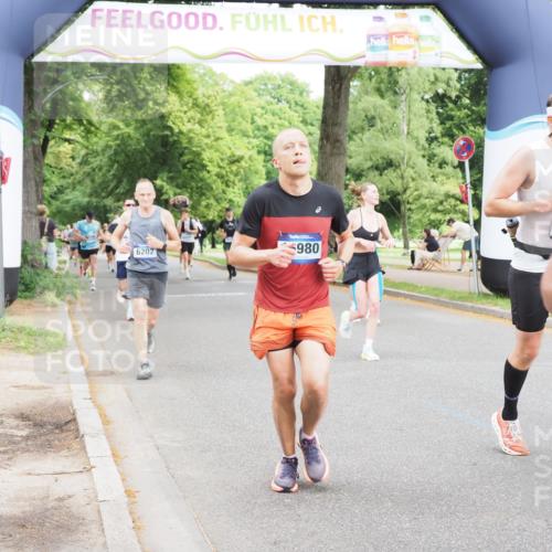 29.06.2025 - hella hamburg halbmarathon MichiJ http://msf.ph/oto/8377619 29.06.2025 10:45:48 Zwischen KM18-KM19 2348, 2619, 2677, 3279, 5926, 6202, 10759, 16980, 17839, 18232, 18254, 18954 meine-sportfotos.de
