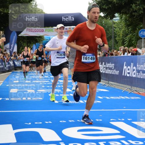 29.06.2025 - hella hamburg halbmarathon Strokosch-Dieckow http://msf.ph/oto/8377634 29.06.2025 10:48:04 Ziel 1086, 1914, 4324, 4528, 4601, 4711, 6377, 9544, 9626, 9638, 12685, 12706, 12724, 12747, 12808, 13570, 14192, 14814, 15590, 15973, 15981, 16094, 16149, 16269, 16766, 18206, 18922, 19198 meine-sportfotos.de