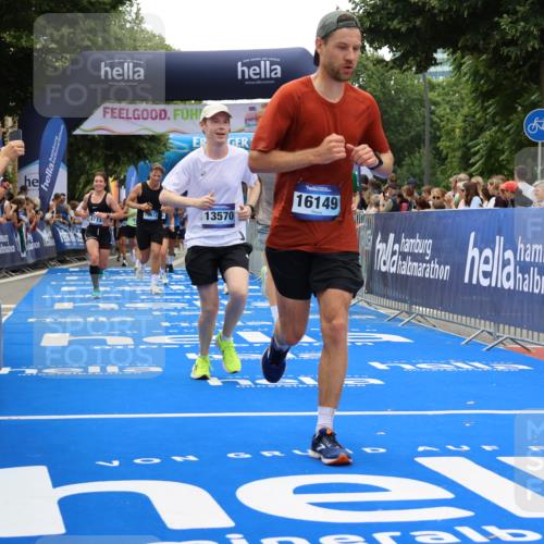 29.06.2025 - hella hamburg halbmarathon Strokosch-Dieckow http://msf.ph/oto/8377652 29.06.2025 10:48:04 Ziel 1086, 1914, 4324, 4528, 4601, 4711, 6377, 9544, 9626, 9638, 12685, 12706, 12724, 12747, 12808, 13570, 14192, 14814, 15590, 15973, 15981, 16094, 16149, 16269, 16766, 18206, 18922, 19198 meine-sportfotos.de