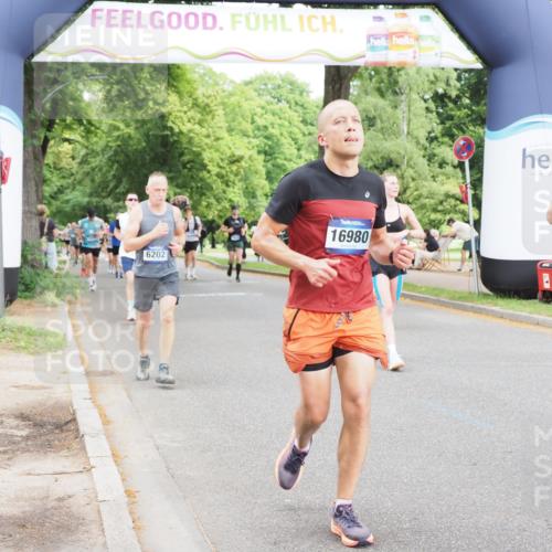 29.06.2025 - hella hamburg halbmarathon MichiJ http://msf.ph/oto/8377659 29.06.2025 10:45:48 Zwischen KM18-KM19 2348, 2619, 2677, 3279, 5926, 6202, 10759, 16980, 17839, 18232, 18254, 18954 meine-sportfotos.de