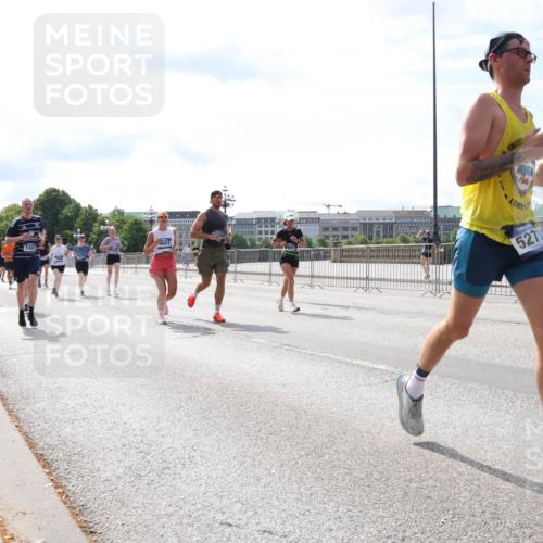 29.06.2025 - hella hamburg halbmarathon Lena Gebhardt http://msf.ph/oto/8377661 29.06.2025 10:15:20 Lombardsbrücke 527, 1296, 1379, 1440, 1524, 1575, 1745, 2110, 2140, 2281, 2720, 2989, 3025, 3417, 3507, 3509, 3513, 3650, 3844, 4466, 4495, 4641, 5069, 5271, 5608, 5739, 5800, 5986, 6181, 6248, 6317, 6576, 7439, 7452, 7809, 7810, 7881, 8237, 8239, 8256, 8275, 8522, 8563, 8609, 8854, 9113, 9307, 9423, 9657, 9847, 9911, 9975, 9997, 10589, 10717, 10775, 10858, 10963, 11271, 11598, 12457, 12521, 13197, 13453, 13500, 14413, 14552, 15150, 15307, 15740 meine-sportfotos.de