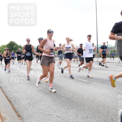 29.06.2025 - hella hamburg halbmarathon Lena Gebhardt http://msf.ph/oto/8377670 29.06.2025 10:40:03 Lombardsbrücke 5229, 8866, 11242, 8107, 9080, 1018, 1037, 1058, 1076, 1291, 1586, 1691, 1899, 2019, 2109, 2254, 2313, 2515, 2572, 2578, 2866, 2888, 2976, 3046, 3237, 3295, 3515, 3607, 3808, 3882, 3883, 3884, 4173, 4271, 4298, 4471, 4752, 4756, 5045, 5113, 5229, 5263, 5351, 5352, 5654, 5701, 5877, 5901, 6097, 6427, 6428, 6463, 6548, 6673, 6698, 6739, 6750, 6866, 6876, 6890, 6920, 7045, 7053, 7108, 7125, 7174, 7199, 7429, 7455, 7456, 7675, 7850, 8107, 8612, 9747, 10441 meine-sportfotos.de