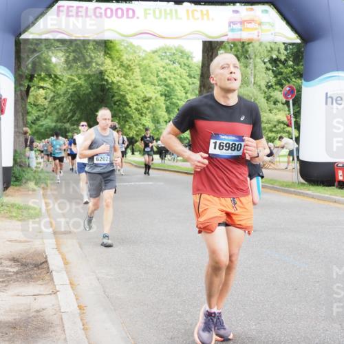 29.06.2025 - hella hamburg halbmarathon MichiJ http://msf.ph/oto/8377681 29.06.2025 10:45:49 Zwischen KM18-KM19 2348, 2619, 3279, 5926, 6202, 10759, 16980, 17839, 18232, 18254, 18954 meine-sportfotos.de
