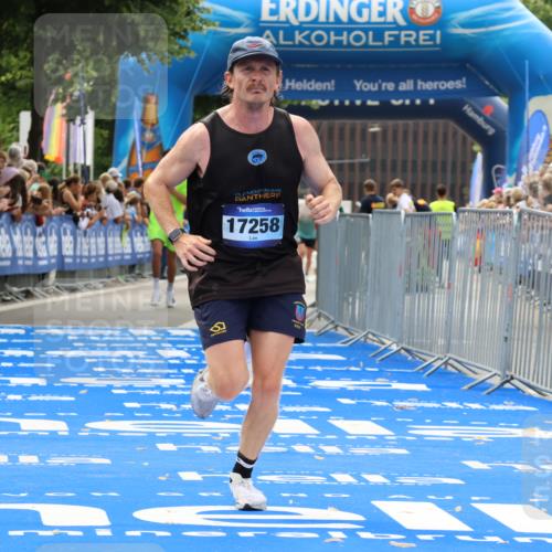 29.06.2025 - hella hamburg halbmarathon Strokosch-Dieckow http://msf.ph/oto/8377692 29.06.2025 10:25:51 Ziel 9767, 10468, 17258, 18692 meine-sportfotos.de