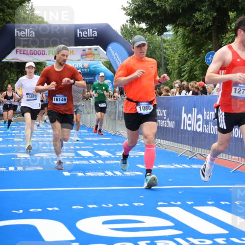 29.06.2025 - hella hamburg halbmarathon Strokosch-Dieckow http://msf.ph/oto/8377704 29.06.2025 10:48:03 Ziel 1086, 1604, 1613, 1914, 4324, 4528, 4601, 4711, 5022, 6377, 9544, 9626, 9638, 12706, 12724, 12747, 12808, 13570, 14192, 15973, 16094, 16149, 16269, 16766, 18206, 18922, 19198 meine-sportfotos.de