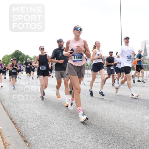 29.06.2025 - hella hamburg halbmarathon Lena Gebhardt http://msf.ph/oto/8377781 29.06.2025 10:40:03 Lombardsbrücke 5229, 8866, 1899, 167, 7455, 8107, 1018, 1037, 1058, 1076, 1291, 1586, 1691, 1899, 2019, 2109, 2254, 2313, 2515, 2572, 2578, 2866, 2888, 2976, 3046, 3237, 3295, 3515, 3607, 3808, 3882, 3883, 3884, 4173, 4271, 4298, 4471, 4752, 4756, 5045, 5113, 5229, 5263, 5351, 5352, 5654, 5701, 5877, 5901, 6097, 6427, 6428, 6463, 6548, 6673, 6698, 6739, 6750, 6866, 6876, 6890, 6920, 7045, 7053, 7108, 7125, 7174, 7199, 7429, 7455, 7456, 7675, 7850, 8107, 8612, 9747, 10441 meine-sportfotos.de