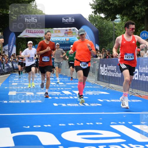 29.06.2025 - hella hamburg halbmarathon Strokosch-Dieckow http://msf.ph/oto/8377832 29.06.2025 10:48:03 Ziel 1086, 1604, 1613, 1914, 4324, 4528, 4601, 4711, 5022, 6377, 9544, 9626, 9638, 12706, 12724, 12747, 12808, 13570, 14192, 15973, 16094, 16149, 16269, 16766, 18206, 18922, 19198 meine-sportfotos.de