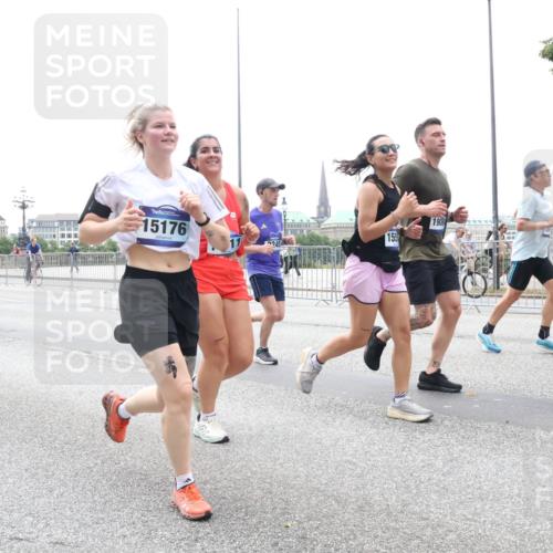 29.06.2025 - hella hamburg halbmarathon Lena Gebhardt http://msf.ph/oto/8377840 29.06.2025 10:49:21 Lombardsbrücke 10785, 16012, 15176, 11, 155, 245, 1908, 1525, 1625, 1805, 2067, 2160, 2395, 2527, 2541, 2668, 2713, 2927, 3070, 3086, 3183, 3215, 3232, 3253, 3383, 3943, 4403, 4525, 4527, 4589, 4769, 4809, 5106, 5118, 5463, 5479, 5480, 5551, 5552, 6015, 6191, 6437, 6566, 6979, 6989, 7062, 7301, 7305, 7339, 7650, 7931, 7936, 8549, 9245, 9261, 9341, 9359, 10033, 10038, 10081, 10130, 10333, 10479, 10782, 10785, 11000, 11031, 11192, 11558, 11631, 12388 meine-sportfotos.de