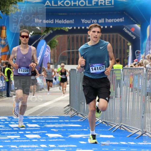 29.06.2025 - hella hamburg halbmarathon Strokosch-Dieckow http://msf.ph/oto/8377851 29.06.2025 10:25:40 Ziel 4338, 11228, 14107 meine-sportfotos.de