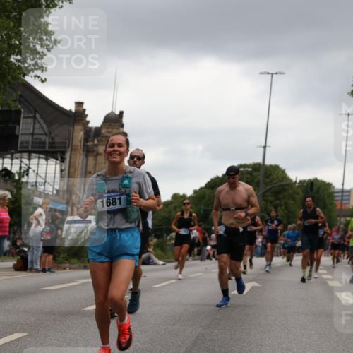 29.06.2025 - hella hamburg halbmarathon Yannick Fuchs http://msf.ph/oto/8377877 29.06.2025 10:54:32 20KM 1364, 1653, 1681, 2322, 2323, 2363, 4013, 6033, 6309, 6487, 6754, 7065, 7636, 8003, 8191, 8421, 8422, 8509, 8923, 10534, 10576, 11041, 11366, 11753, 11937, 12491, 13488, 13589, 14224, 14429, 14577, 15344, 17491, 17825, 17899, 17952, 18029, 18063, 19159, 19246 meine-sportfotos.de