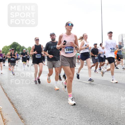 29.06.2025 - hella hamburg halbmarathon Lena Gebhardt http://msf.ph/oto/8377896 29.06.2025 10:40:03 Lombardsbrücke 8866, 1899, 167, 8107, 1018, 1037, 1058, 1076, 1291, 1586, 1691, 1899, 2019, 2109, 2254, 2313, 2515, 2572, 2578, 2866, 2888, 2976, 3046, 3237, 3295, 3515, 3607, 3808, 3882, 3883, 3884, 4173, 4271, 4298, 4471, 4752, 4756, 5045, 5113, 5229, 5263, 5351, 5352, 5654, 5701, 5877, 5901, 6097, 6427, 6428, 6463, 6548, 6673, 6698, 6739, 6750, 6866, 6876, 6890, 6920, 7045, 7053, 7108, 7125, 7174, 7199, 7429, 7455, 7456, 7675, 7850, 8107, 8612, 9747, 10441 meine-sportfotos.de