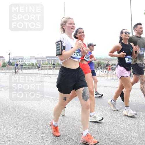 29.06.2025 - hella hamburg halbmarathon Lena Gebhardt http://msf.ph/oto/8377898 29.06.2025 10:49:21 Lombardsbrücke 16012, 5176, 1541, 19084, 15530, 1525, 1625, 1805, 2067, 2160, 2395, 2527, 2541, 2668, 2713, 2927, 3070, 3086, 3183, 3215, 3232, 3253, 3383, 3943, 4403, 4525, 4527, 4589, 4769, 4809, 5106, 5118, 5463, 5479, 5480, 5551, 5552, 6015, 6191, 6437, 6566, 6979, 6989, 7062, 7301, 7305, 7339, 7650, 7931, 7936, 8549, 9245, 9261, 9341, 9359, 10033, 10038, 10081, 10130, 10333, 10479, 10782, 10785, 11000, 11031, 11192, 11558, 11631, 12388 meine-sportfotos.de