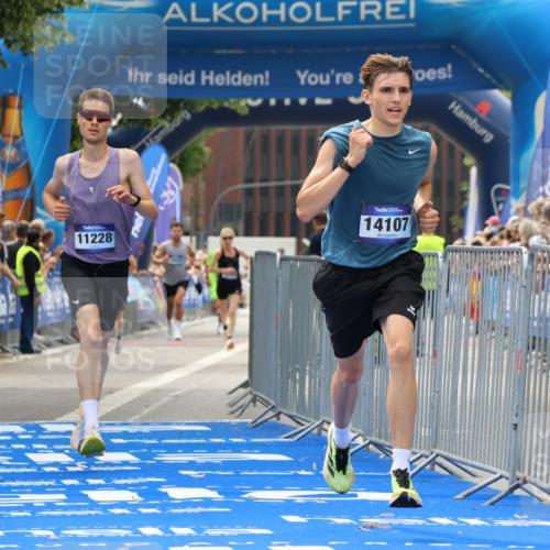 29.06.2025 - hella hamburg halbmarathon Strokosch-Dieckow http://msf.ph/oto/8377906 29.06.2025 10:25:40 Ziel 4338, 11228, 14107 meine-sportfotos.de