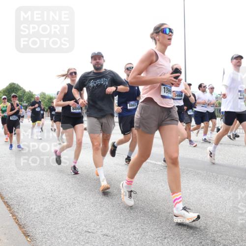 29.06.2025 - hella hamburg halbmarathon Lena Gebhardt http://msf.ph/oto/8377946 29.06.2025 10:40:04 Lombardsbrücke 5654, 5229, 8866, 8865, 1899, 468, 167, 7455, 745, 81, 1018, 1037, 1058, 1076, 1291, 1586, 1691, 1899, 2019, 2109, 2254, 2313, 2515, 2572, 2866, 2888, 2976, 3046, 3237, 3295, 3515, 3607, 3808, 3882, 3883, 3884, 4173, 4271, 4298, 4471, 4752, 4756, 5045, 5113, 5229, 5263, 5351, 5352, 5654, 5701, 5877, 5901, 6097, 6427, 6428, 6463, 6548, 6673, 6698, 6739, 6750, 6866, 6876, 6890, 6920, 7045, 7053, 7108, 7125, 7174, 7199, 7429, 7455, 7456, 7675, 7850, 8107, 8612, 9747, 10441 meine-sportfotos.de