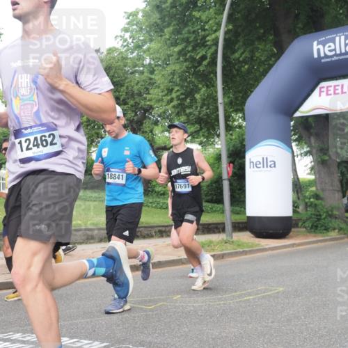 29.06.2025 - hella hamburg halbmarathon KatJ http://msf.ph/oto/8378054 29.06.2025 10:24:45 Zwischen KM18-KM19 3809 meine-sportfotos.de