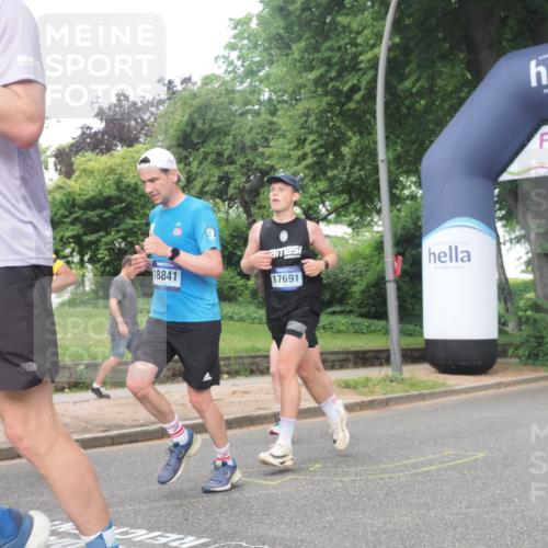 29.06.2025 - hella hamburg halbmarathon KatJ http://msf.ph/oto/8378080 29.06.2025 10:24:46 Zwischen KM18-KM19 3809 meine-sportfotos.de