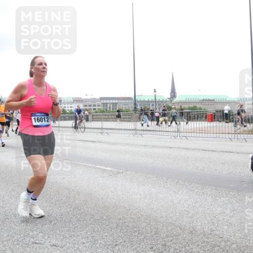 29.06.2025 - hella hamburg halbmarathon Lena Gebhardt http://msf.ph/oto/8378111 29.06.2025 10:49:22 Lombardsbrücke 10782, 11395, 16012, 1525, 1625, 1805, 2067, 2160, 2395, 2527, 2541, 2668, 2713, 2927, 3070, 3086, 3183, 3215, 3232, 3253, 3383, 3943, 4403, 4525, 4527, 4589, 4769, 4809, 5106, 5118, 5463, 5479, 5480, 5551, 5552, 6015, 6191, 6437, 6566, 6694, 6979, 6989, 7301, 7305, 7339, 7650, 7931, 7936, 8549, 9245, 9261, 9341, 9359, 10033, 10038, 10081, 10130, 10333, 10479, 10782, 10785, 11000, 11031, 11192, 11558, 11631, 12388 meine-sportfotos.de