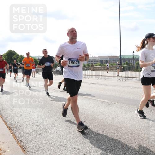 29.06.2025 - hella hamburg halbmarathon Lena Gebhardt http://msf.ph/oto/8378164 29.06.2025 10:15:25 Lombardsbrücke 18769, 9423, 17949, 19027, 7810, 7809, 1296, 1379, 1440, 1524, 1575, 1745, 2110, 2140, 2281, 2720, 2989, 3417, 3507, 3509, 3513, 3650, 3844, 4466, 4492, 4494, 4495, 4641, 5069, 5271, 5739, 5800, 5986, 6181, 6248, 6317, 6376, 6576, 7452, 7809, 7810, 7881, 8237, 8256, 8275, 8563, 8609, 8854, 9113, 9192, 9307, 9423, 9657, 9847, 9911, 9975, 9997, 10108, 10589, 10717, 10775, 10858, 11271, 11598, 12457, 12521, 13197, 13453, 13500, 14413, 14552, 15150, 15307, 15740 meine-sportfotos.de