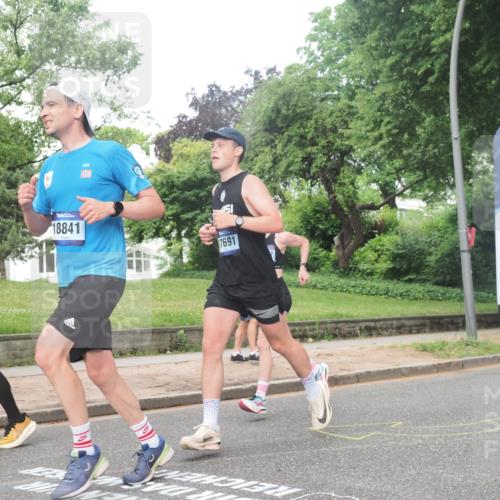 29.06.2025 - hella hamburg halbmarathon KatJ http://msf.ph/oto/8378166 29.06.2025 10:24:46 Zwischen KM18-KM19 3809 meine-sportfotos.de