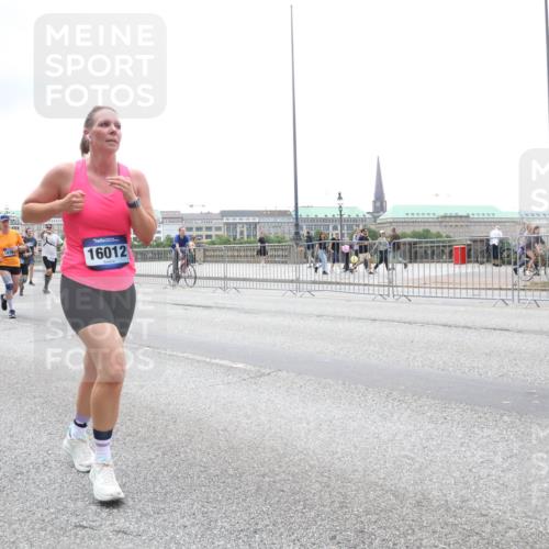 29.06.2025 - hella hamburg halbmarathon Lena Gebhardt http://msf.ph/oto/8378183 29.06.2025 10:49:22 Lombardsbrücke 11395, 107, 16012, 1525, 1625, 1805, 2067, 2160, 2395, 2527, 2541, 2668, 2713, 2927, 3070, 3086, 3183, 3215, 3232, 3253, 3383, 3943, 4403, 4525, 4527, 4589, 4769, 4809, 5106, 5118, 5463, 5479, 5480, 5551, 5552, 6015, 6191, 6437, 6566, 6694, 6979, 6989, 7301, 7305, 7339, 7650, 7931, 7936, 8549, 9245, 9261, 9341, 9359, 10033, 10038, 10081, 10130, 10333, 10479, 10782, 10785, 11000, 11031, 11192, 11558, 11631, 12388 meine-sportfotos.de