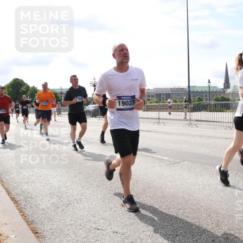 29.06.2025 - hella hamburg halbmarathon Lena Gebhardt http://msf.ph/oto/8378209 29.06.2025 10:15:25 Lombardsbrücke 18769, 17949, 9423, 19027, 780, 7810, 1296, 1379, 1440, 1524, 1575, 1745, 2110, 2140, 2281, 2720, 2989, 3417, 3507, 3509, 3513, 3650, 3844, 4466, 4492, 4494, 4495, 4641, 5069, 5271, 5739, 5800, 5986, 6181, 6248, 6317, 6376, 6576, 7452, 7809, 7810, 7881, 8237, 8256, 8275, 8563, 8609, 8854, 9113, 9192, 9307, 9423, 9657, 9847, 9911, 9975, 9997, 10108, 10589, 10717, 10775, 10858, 11271, 11598, 12457, 12521, 13197, 13453, 13500, 14413, 14552, 15150, 15307, 15740 meine-sportfotos.de
