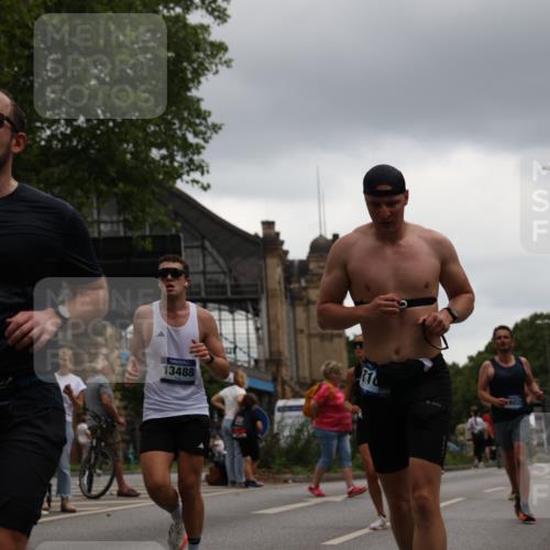 29.06.2025 - hella hamburg halbmarathon Yannick Fuchs http://msf.ph/oto/8378215 29.06.2025 10:54:34 20KM 1364, 1414, 1653, 1681, 2322, 2323, 2363, 6033, 6309, 6487, 6754, 6757, 7065, 7636, 8003, 8191, 8421, 8422, 8509, 8923, 10534, 10576, 11041, 11366, 11623, 11702, 11753, 11782, 11937, 12491, 13488, 13589, 14224, 14429, 14577, 15269, 17491, 17825, 17899, 17952, 18029, 18063, 19159, 19246 meine-sportfotos.de