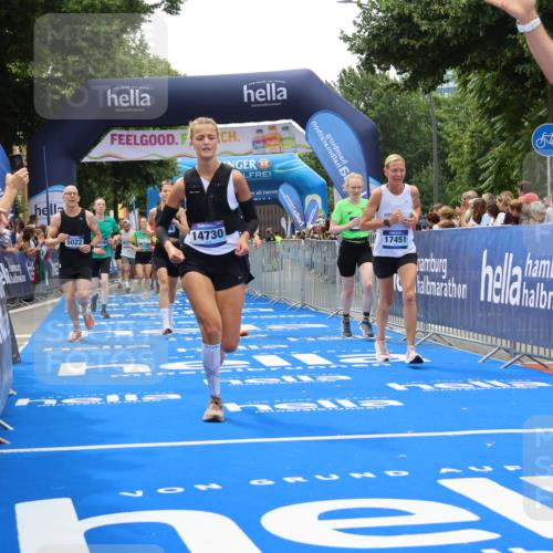 29.06.2025 - hella hamburg halbmarathon Strokosch-Dieckow http://msf.ph/oto/8378298 29.06.2025 10:47:53 Ziel 1604, 1613, 2340, 4528, 4601, 5022, 6377, 6836, 8564, 11961, 12808, 14383, 14730, 15333, 16766, 17451, 18206, 18356, 18836, 18922, 19198 meine-sportfotos.de
