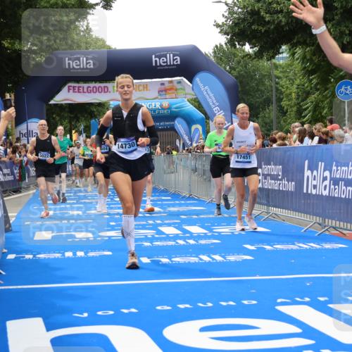 29.06.2025 - hella hamburg halbmarathon Strokosch-Dieckow http://msf.ph/oto/8378322 29.06.2025 10:47:53 Ziel 1604, 1613, 2340, 4528, 4601, 5022, 6377, 6836, 8564, 11961, 12808, 14383, 14730, 15333, 16766, 17451, 18206, 18356, 18836, 18922, 19198 meine-sportfotos.de