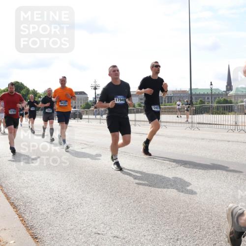 29.06.2025 - hella hamburg halbmarathon Lena Gebhardt http://msf.ph/oto/8378448 29.06.2025 10:15:26 Lombardsbrücke 12521, 18769, 9423, 17949, 12457, 1296, 1379, 1440, 1524, 1575, 1745, 2110, 2140, 2281, 2720, 2989, 3417, 3507, 3509, 3513, 3650, 3844, 4466, 4492, 4494, 4495, 4641, 5069, 5271, 5739, 5800, 5986, 6181, 6248, 6317, 6376, 6576, 7452, 7809, 7810, 7881, 8237, 8256, 8275, 8563, 8609, 9113, 9192, 9307, 9423, 9657, 9847, 9911, 9975, 9997, 10108, 10589, 10717, 10775, 10858, 11271, 11598, 12457, 12521, 13197, 13453, 13500, 14413, 14550, 14552, 15150, 15307, 15740 meine-sportfotos.de