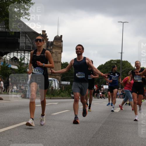 29.06.2025 - hella hamburg halbmarathon Yannick Fuchs http://msf.ph/oto/8378464 29.06.2025 10:54:36 20KM 1364, 1414, 1653, 1681, 2322, 2323, 2363, 6033, 6201, 6309, 6487, 6754, 6757, 7006, 7065, 7636, 8003, 8191, 8421, 8422, 8509, 8662, 8923, 9020, 9021, 10534, 10576, 11041, 11366, 11623, 11702, 11753, 11782, 11937, 12491, 13488, 13589, 14429, 15269, 17491, 17825, 17899, 17952, 18029, 18063, 19159, 19246 meine-sportfotos.de