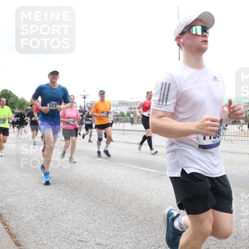 29.06.2025 - hella hamburg halbmarathon Lena Gebhardt http://msf.ph/oto/8378471 29.06.2025 10:49:24 Lombardsbrücke 1525, 1625, 1805, 1888, 2067, 2160, 2395, 2527, 2541, 2668, 2713, 2927, 3070, 3086, 3183, 3232, 3253, 3383, 3943, 4403, 4525, 4527, 4589, 4769, 4809, 5106, 5118, 5463, 5479, 5480, 5551, 5552, 6015, 6191, 6566, 6694, 6979, 6989, 7301, 7305, 7339, 7650, 7931, 7936, 8549, 9162, 9245, 9261, 9341, 9359, 10033, 10038, 10081, 10130, 10333, 10479, 10704, 10782, 10785, 11000, 11031, 11192, 11558, 11631, 12388 meine-sportfotos.de