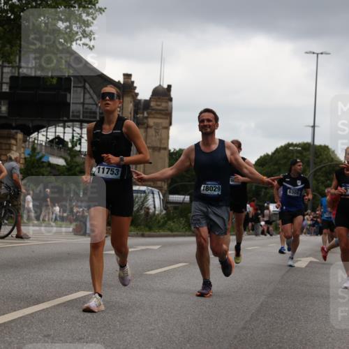 29.06.2025 - hella hamburg halbmarathon Yannick Fuchs http://msf.ph/oto/8378488 29.06.2025 10:54:36 20KM 1364, 1414, 1653, 1681, 2322, 2323, 2363, 6033, 6201, 6309, 6487, 6754, 6757, 7006, 7065, 7636, 8003, 8191, 8421, 8422, 8509, 8662, 8923, 9020, 9021, 10534, 10576, 11041, 11366, 11623, 11702, 11753, 11782, 11937, 12491, 13488, 13589, 14429, 15269, 17491, 17825, 17899, 17952, 18029, 18063, 19159, 19246 meine-sportfotos.de