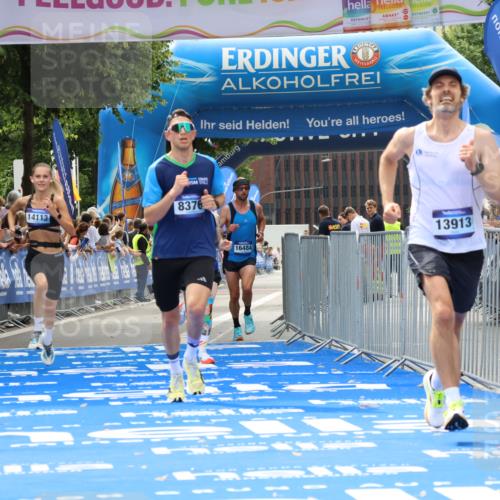 29.06.2025 - hella hamburg halbmarathon Strokosch-Dieckow http://msf.ph/oto/8378489 29.06.2025 10:25:10 Ziel 8376, 11078, 11994, 13913, 14113, 15483, 16484 meine-sportfotos.de