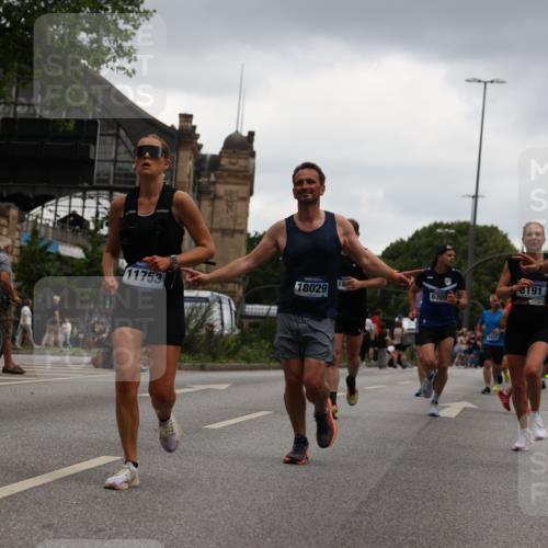 29.06.2025 - hella hamburg halbmarathon Yannick Fuchs http://msf.ph/oto/8378504 29.06.2025 10:54:36 20KM 1364, 1414, 1653, 1681, 2322, 2323, 2363, 6033, 6201, 6309, 6487, 6754, 6757, 7006, 7065, 7636, 8003, 8191, 8421, 8422, 8509, 8662, 8923, 9020, 9021, 10534, 10576, 11041, 11366, 11623, 11702, 11753, 11782, 11937, 12491, 13488, 13589, 14429, 15269, 17491, 17825, 17899, 17952, 18029, 18063, 19159, 19246 meine-sportfotos.de