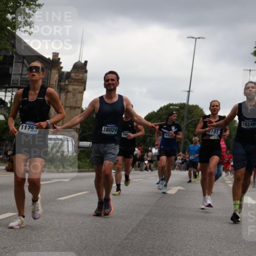 29.06.2025 - hella hamburg halbmarathon Yannick Fuchs http://msf.ph/oto/8378531 29.06.2025 10:54:36 20KM 1364, 1414, 1653, 1681, 2322, 2323, 2363, 6033, 6201, 6309, 6487, 6754, 6757, 7006, 7065, 7636, 8003, 8191, 8421, 8422, 8509, 8662, 8923, 9020, 9021, 10534, 10576, 11041, 11366, 11623, 11702, 11753, 11782, 11937, 12491, 13488, 13589, 14429, 15269, 17491, 17825, 17899, 17952, 18029, 18063, 19159, 19246 meine-sportfotos.de