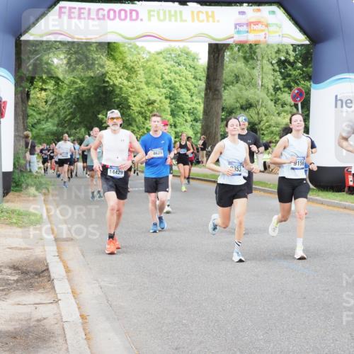 29.06.2025 - hella hamburg halbmarathon MichiJ http://msf.ph/oto/8378547 29.06.2025 10:45:58 Zwischen KM18-KM19 1285, 2006, 2957, 9156, 9353, 10539, 10915, 11757, 12509, 12809, 14375, 14429, 14628, 15914, 17176, 17825, 18153 meine-sportfotos.de