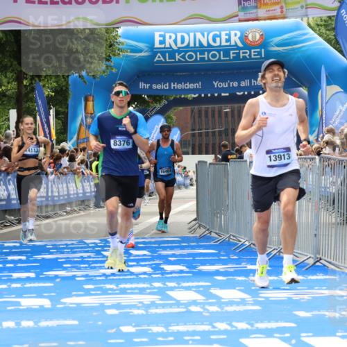 29.06.2025 - hella hamburg halbmarathon Strokosch-Dieckow http://msf.ph/oto/8378560 29.06.2025 10:25:10 Ziel 8376, 11078, 11994, 13913, 14113, 15483, 16484 meine-sportfotos.de