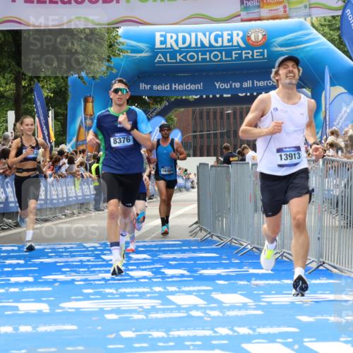 29.06.2025 - hella hamburg halbmarathon Strokosch-Dieckow http://msf.ph/oto/8378582 29.06.2025 10:25:10 Ziel 8376, 11078, 11994, 13913, 14113, 15483, 16484 meine-sportfotos.de