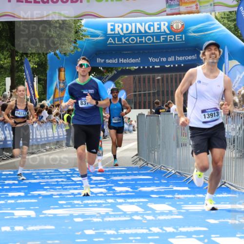 29.06.2025 - hella hamburg halbmarathon Strokosch-Dieckow http://msf.ph/oto/8378641 29.06.2025 10:25:10 Ziel 8376, 11078, 11994, 13913, 14113, 15483, 16484 meine-sportfotos.de