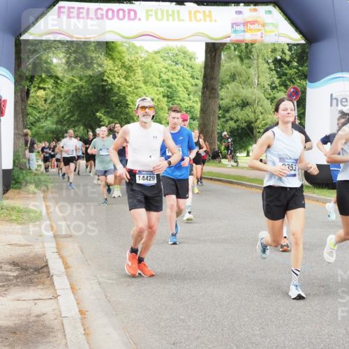 29.06.2025 - hella hamburg halbmarathon MichiJ http://msf.ph/oto/8378648 29.06.2025 10:45:58 Zwischen KM18-KM19 1285, 2006, 2957, 9156, 9353, 10539, 10915, 11757, 12509, 12809, 14375, 14429, 14628, 15914, 17176, 17825, 18153 meine-sportfotos.de