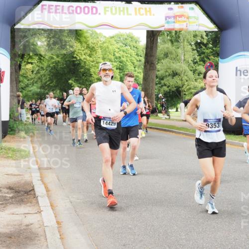 29.06.2025 - hella hamburg halbmarathon MichiJ http://msf.ph/oto/8378659 29.06.2025 10:45:58 Zwischen KM18-KM19 1285, 2006, 2957, 9156, 9353, 10539, 10915, 11757, 12509, 12809, 14375, 14429, 14628, 15914, 17176, 17825, 18153 meine-sportfotos.de