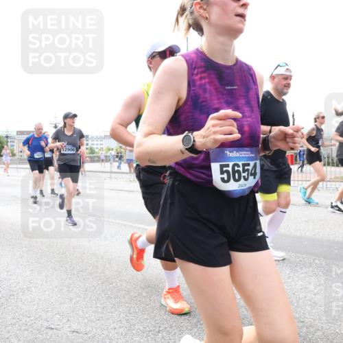 29.06.2025 - hella hamburg halbmarathon Lena Gebhardt http://msf.ph/oto/8378669 29.06.2025 10:40:08 Lombardsbrücke 19163, 19157, 14576725, 12906, 5654, 1018, 1037, 1058, 1076, 1291, 1586, 1691, 1899, 2019, 2109, 2254, 2313, 2515, 2572, 2866, 2888, 2976, 3046, 3237, 3295, 3515, 3607, 3808, 3810, 3882, 3883, 3884, 4173, 4271, 4298, 4471, 4752, 4756, 5113, 5229, 5263, 5351, 5352, 5654, 5877, 5901, 5975, 6076, 6097, 6363, 6428, 6463, 6548, 6673, 6698, 6739, 6750, 6866, 6876, 6890, 6920, 7045, 7108, 7125, 7174, 7429, 7455, 7456, 7675, 7850, 8107, 8307, 8612, 10441 meine-sportfotos.de