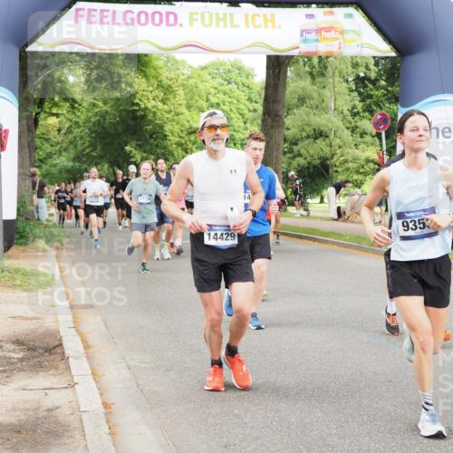 29.06.2025 - hella hamburg halbmarathon MichiJ http://msf.ph/oto/8378721 29.06.2025 10:45:59 Zwischen KM18-KM19 1285, 2006, 2957, 7259, 9156, 9353, 10539, 10915, 11757, 12509, 12809, 14375, 14429, 14628, 15914, 17176, 17825, 17931, 18153, 18467 meine-sportfotos.de