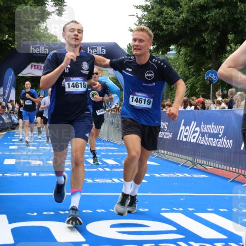 29.06.2025 - hella hamburg halbmarathon Strokosch-Dieckow http://msf.ph/oto/8378732 29.06.2025 10:47:37 Ziel 1070, 1320, 1696, 2284, 2708, 5889, 6009, 7962, 8023, 8234, 8927, 10969, 10988, 11283, 12870, 13223, 13303, 13948, 14618, 14619, 15451, 15478, 15479, 16205, 17229, 18104, 18430, 18970, 19181 meine-sportfotos.de