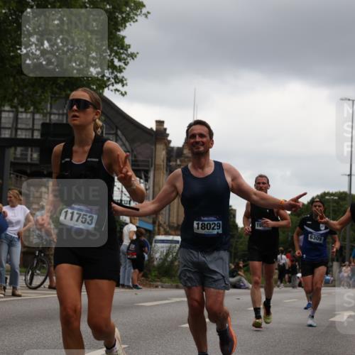 29.06.2025 - hella hamburg halbmarathon Yannick Fuchs http://msf.ph/oto/8378879 29.06.2025 10:54:37 20KM 1364, 1414, 1653, 1681, 2322, 2323, 2363, 6033, 6201, 6309, 6487, 6754, 6757, 7006, 7065, 7636, 8003, 8191, 8421, 8422, 8662, 8923, 9020, 9021, 10534, 10576, 11041, 11366, 11623, 11702, 11753, 11782, 11937, 12491, 13488, 13589, 14429, 15269, 17491, 17825, 17899, 17952, 18029, 18063, 19159, 19246 meine-sportfotos.de