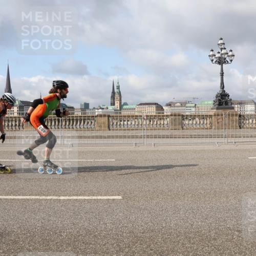 29.06.2025 - hella hamburg halbmarathon Lena Gebhardt http://msf.ph/oto/8378944 29.06.2025 08:51:56 Lombardsbrücke 466, 483 meine-sportfotos.de