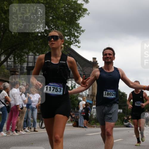 29.06.2025 - hella hamburg halbmarathon Yannick Fuchs http://msf.ph/oto/8378975 29.06.2025 10:54:37 20KM 1364, 1414, 1653, 1681, 2322, 2323, 2363, 6033, 6201, 6309, 6487, 6754, 6757, 7006, 7065, 7636, 8003, 8191, 8421, 8422, 8662, 8923, 9020, 9021, 10534, 10576, 11041, 11366, 11623, 11702, 11753, 11782, 11937, 12491, 13488, 13589, 14429, 15269, 17491, 17825, 17899, 17952, 18029, 18063, 19159, 19246 meine-sportfotos.de