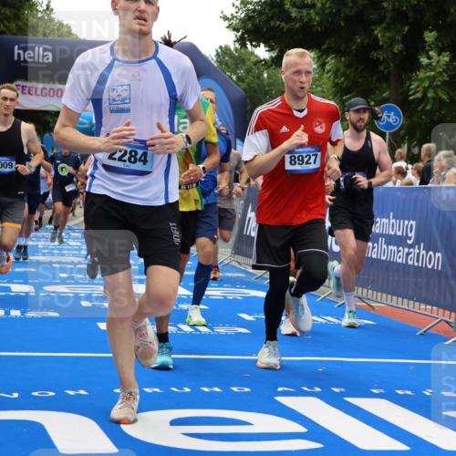 29.06.2025 - hella hamburg halbmarathon Strokosch-Dieckow http://msf.ph/oto/8378989 29.06.2025 10:47:35 Ziel 1070, 1320, 1592, 1696, 2284, 2708, 2953, 3304, 5889, 6009, 7962, 8023, 8234, 8852, 8927, 10969, 10988, 11021, 11283, 12870, 13223, 13303, 13948, 14618, 14619, 15451, 15478, 15479, 16205, 17846, 17905, 18104, 18970, 19181 meine-sportfotos.de