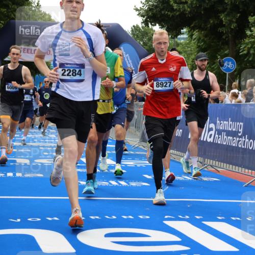 29.06.2025 - hella hamburg halbmarathon Strokosch-Dieckow http://msf.ph/oto/8379052 29.06.2025 10:47:34 Ziel 1070, 1320, 1592, 1696, 2284, 2708, 2953, 3304, 5532, 5889, 6009, 7962, 8023, 8234, 8852, 8927, 10969, 10988, 11021, 11283, 12870, 13223, 13303, 13948, 14618, 14619, 15451, 15478, 15479, 16205, 17846, 17905, 18104, 18970, 19181 meine-sportfotos.de
